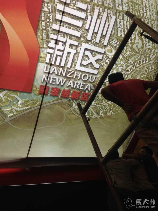裝頂部軟膜，要注意安全哦